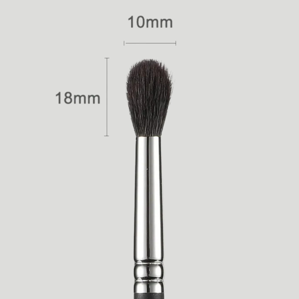 High-performance goat hair bristles for soft and controlled blending 5