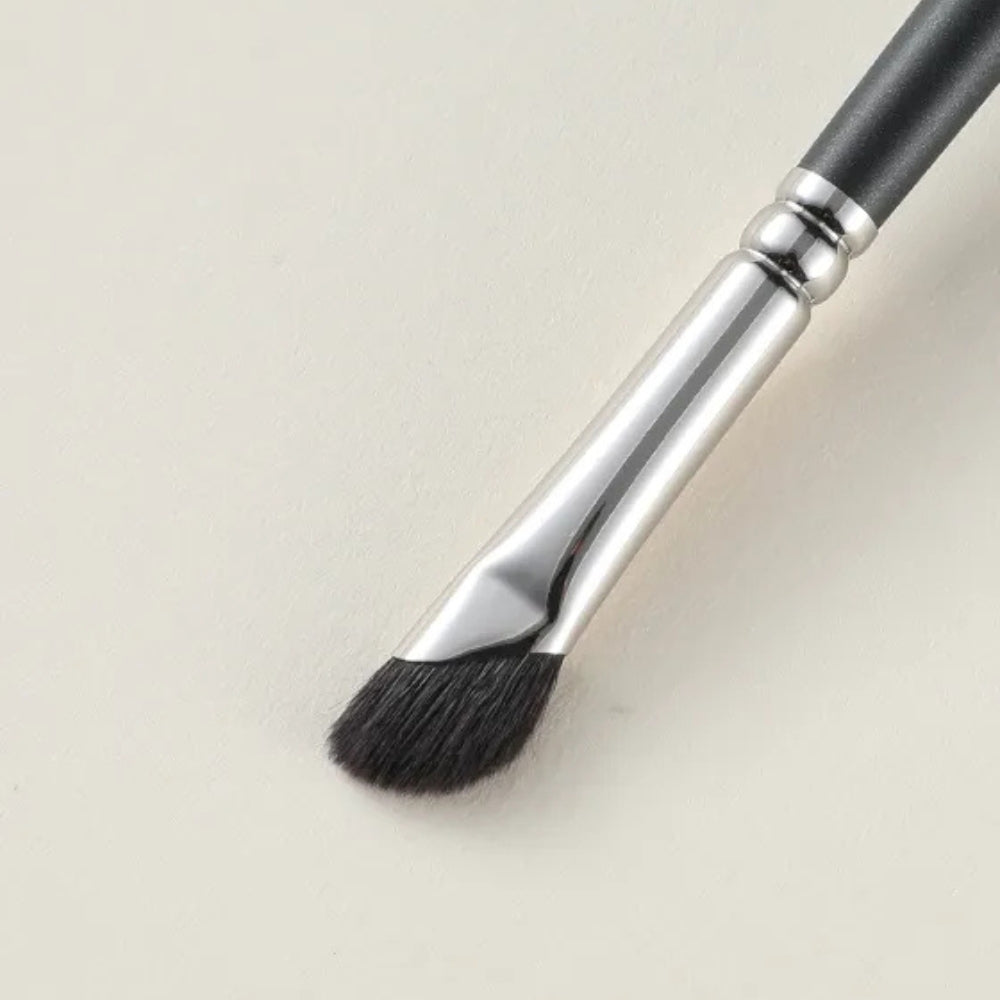 Ainochi M152 Sickle Detail Eyeshadow  Makeup Brush - Precision Shading & Defined Blending