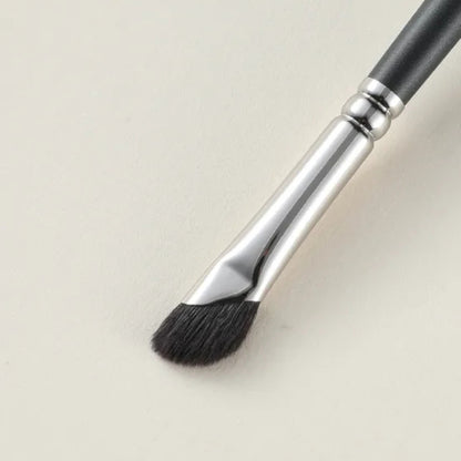 Ainochi M152 Sickle Detail Eyeshadow  Makeup Brush - Precision Shading & Defined Blending
