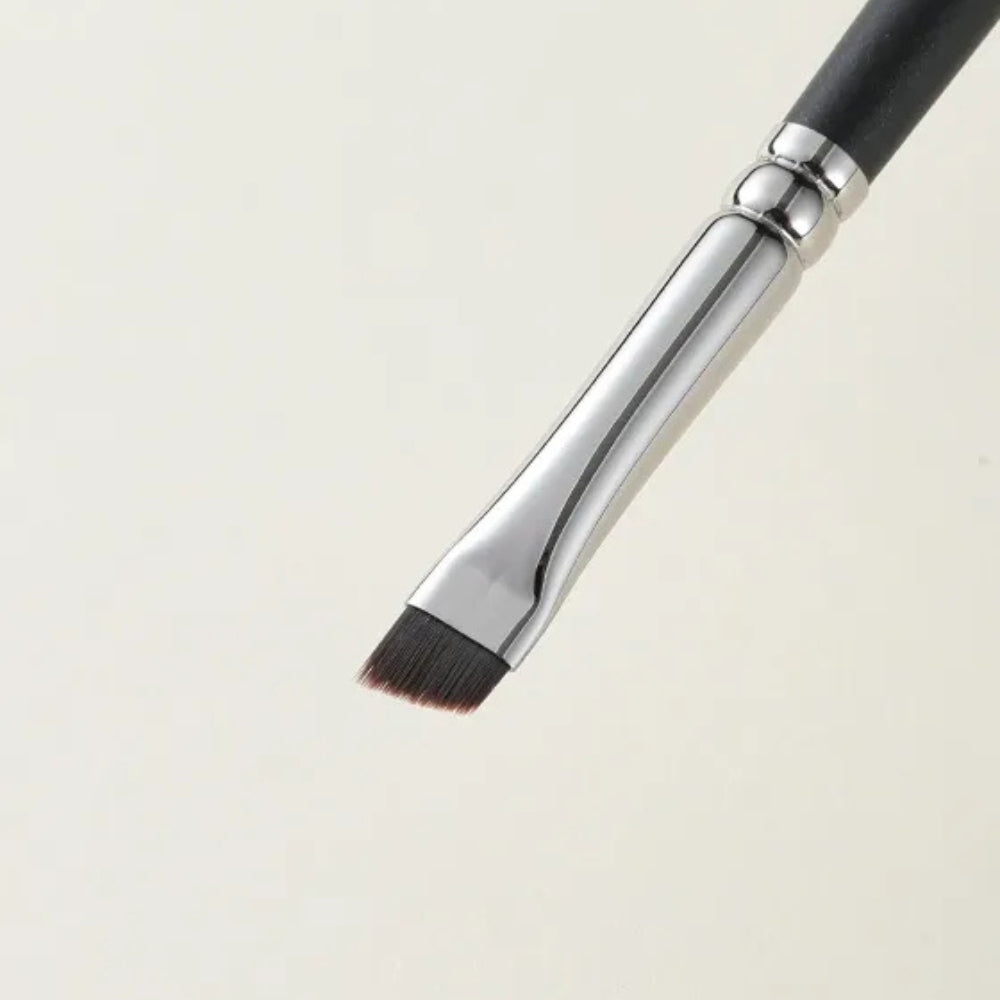 Essential eyebrow filling and sculpting brush for beauty lovers 3