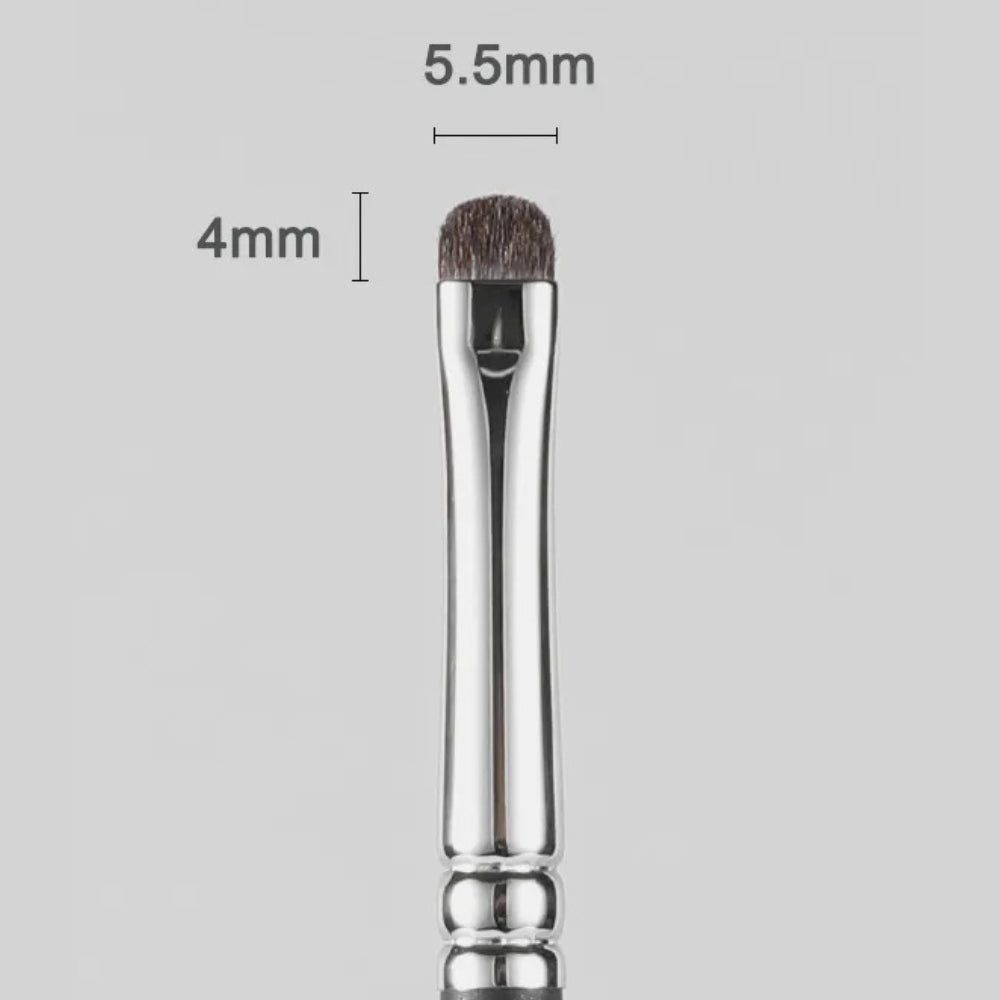Soft goat hair bristles for effortless eyeliner blending 5