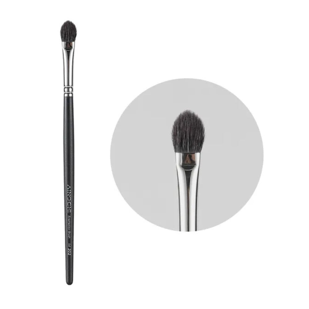 Angled blending brush for precise shading and contouring 1
