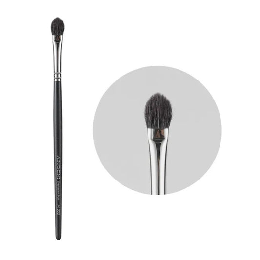 Angled blending brush for precise shading and contouring 1