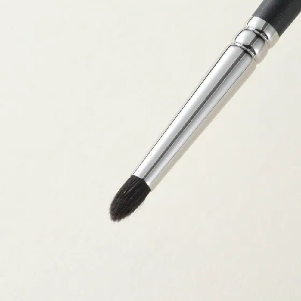 Soft goat hair bristles for smooth eyeshadow application 3