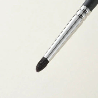 Soft goat hair bristles for smooth eyeshadow application 3