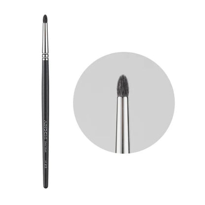 Soft goat hair bristles for smooth eyeshadow application 1