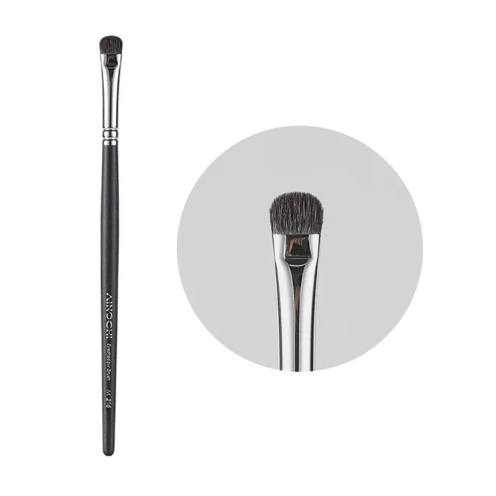 Soft goat hair bristles for seamless eyeshadow application 1