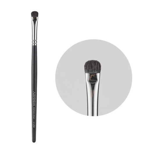 Soft goat hair bristles for seamless eyeshadow application 1