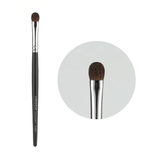 Professional makeup blending brush with ultra-soft pony hair bristles 1