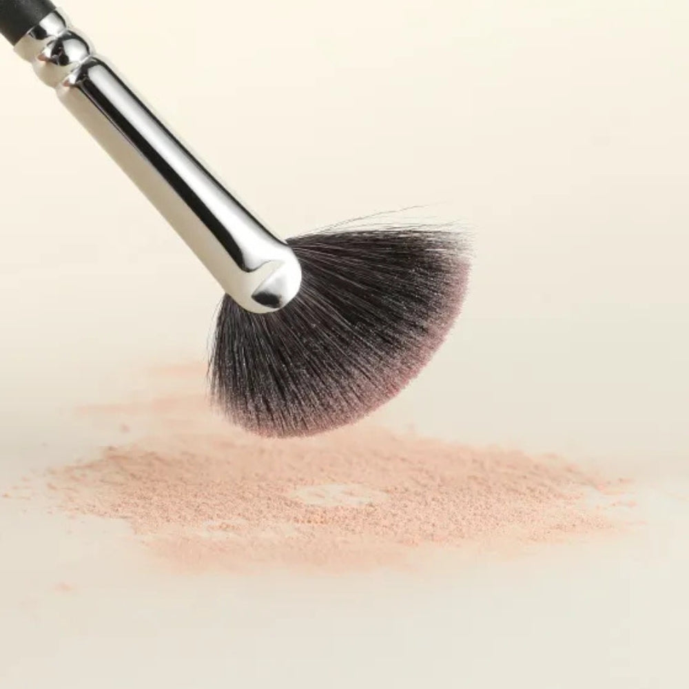 Professional makeup fan brush with ultra-soft goat hair bristles 4