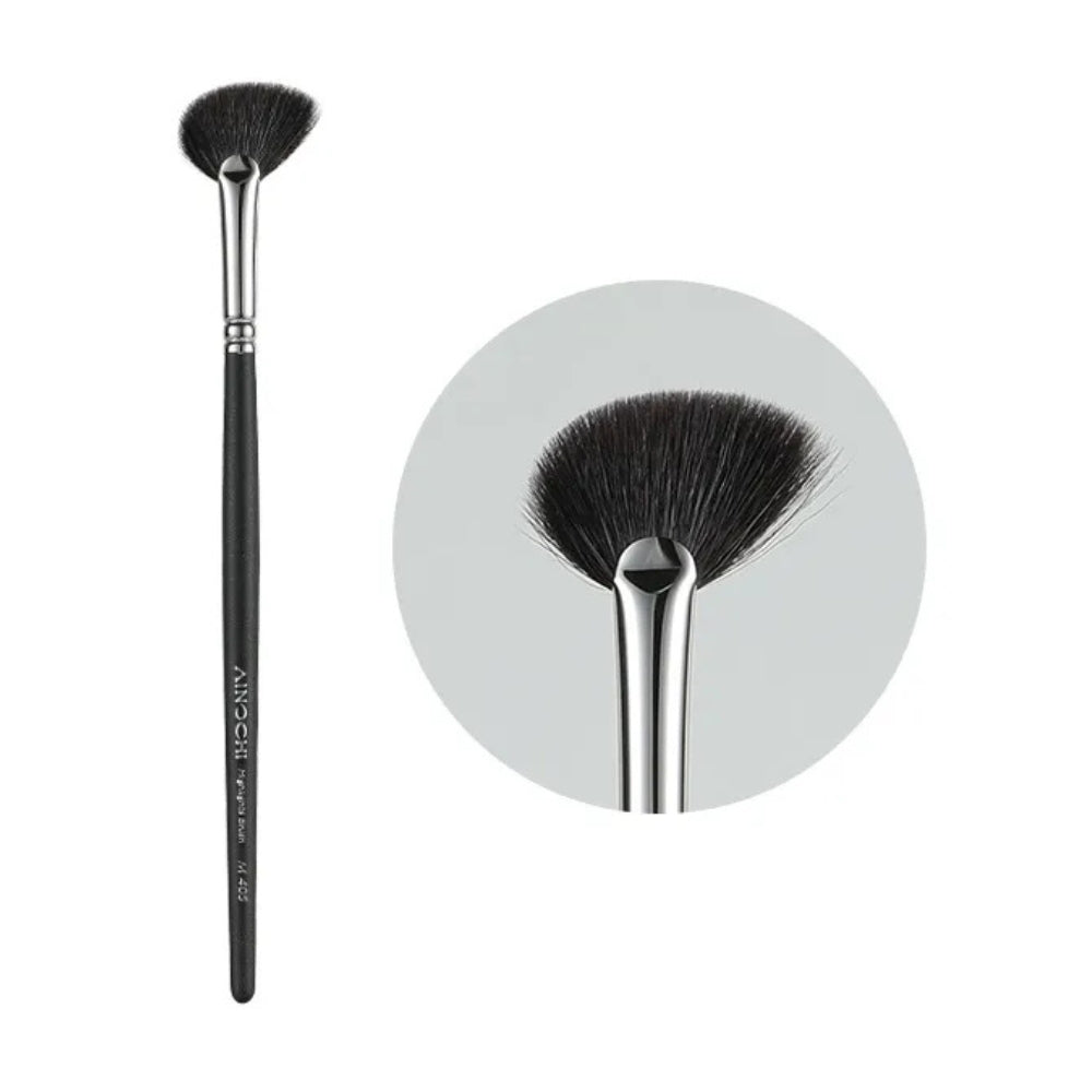 Professional makeup fan brush with ultra-soft goat hair bristles 1