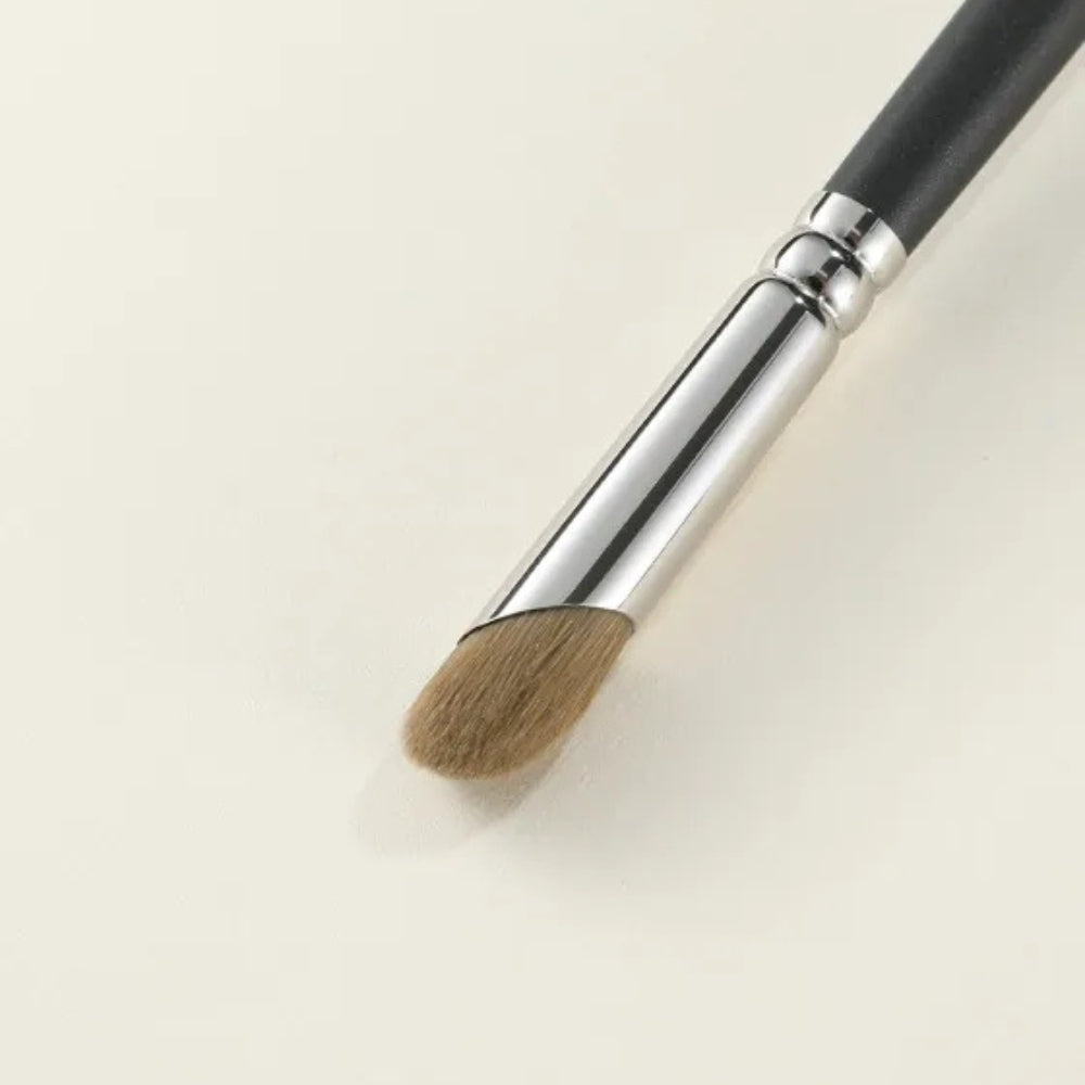 Professional-quality concealer brush for streak-free coverage 3
