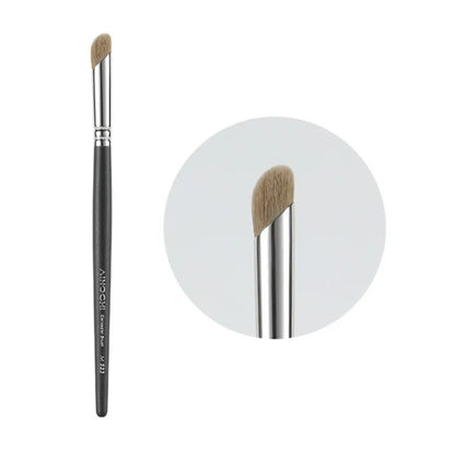 Professional-quality concealer brush for streak-free coverage 1
