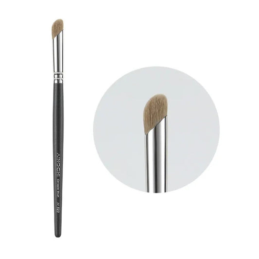 Professional-quality concealer brush for streak-free coverage 1