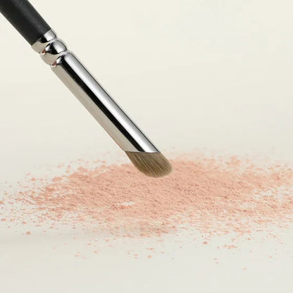 Ainochi M526 Precision Eyeshadow Concealer Brush for flawless blending 3