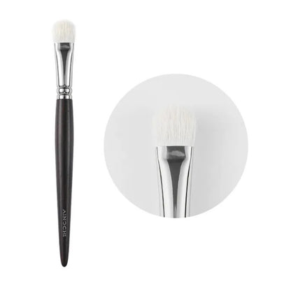 Ultra-soft goat hair bristles for seamless blending 1