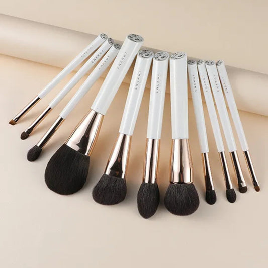 Premium goat hair makeup brushes for seamless blending 1