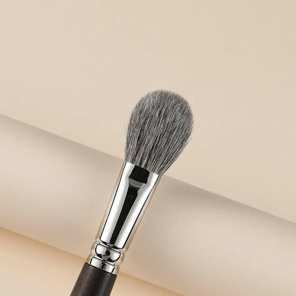 Small contour blush brush for precise application 3