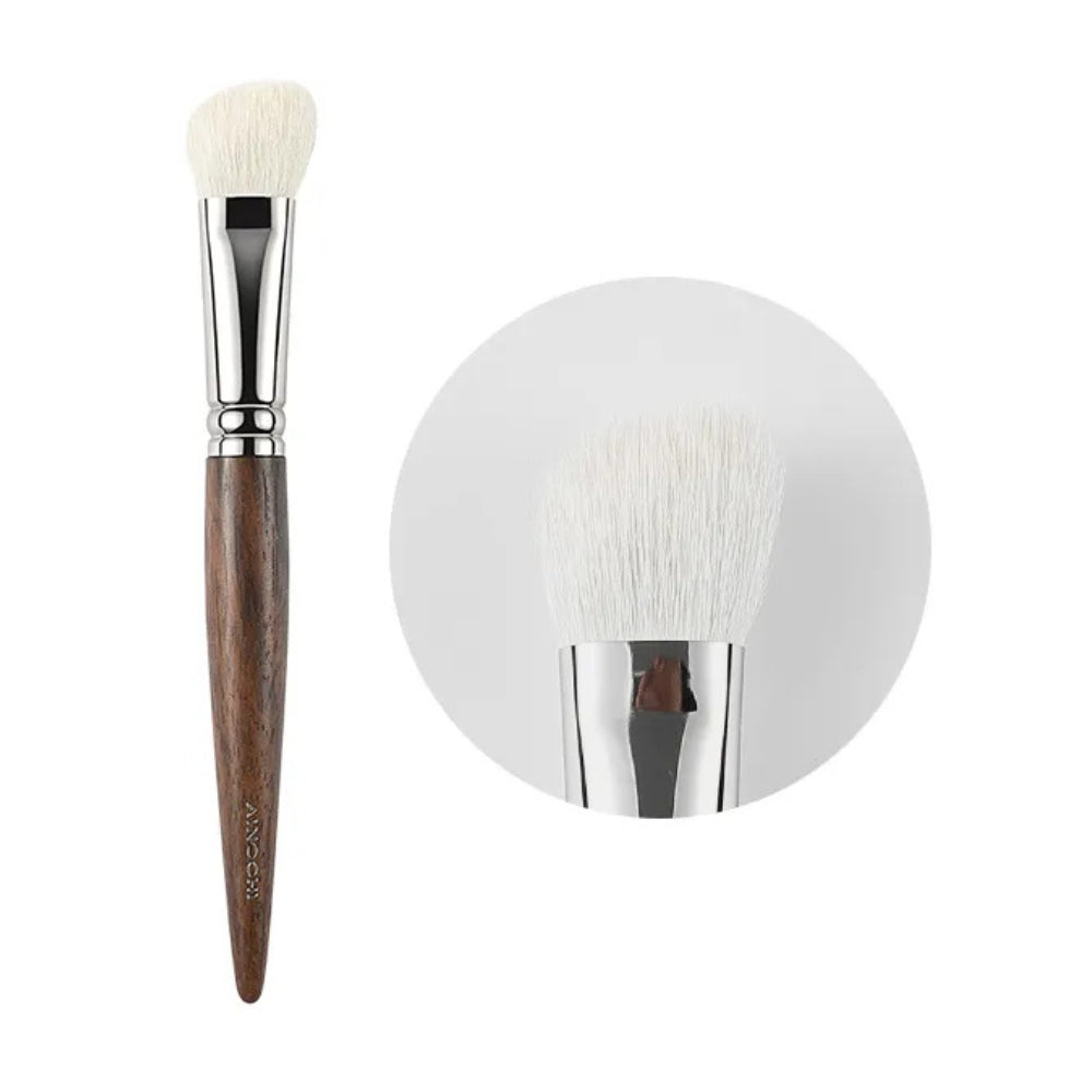 Angled contour brush for cheekbones and jawline 1