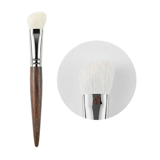 Angled contour brush for cheekbones and jawline 1