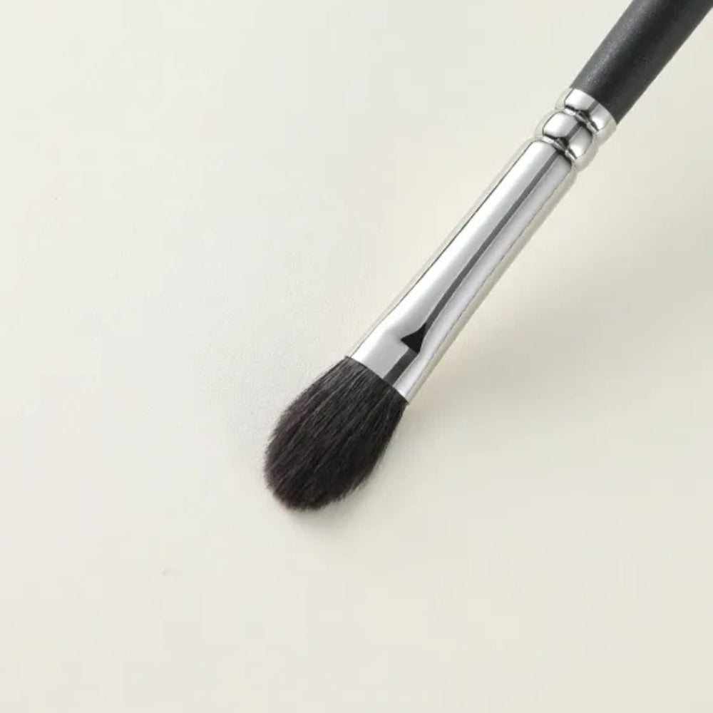 High-quality flat eyeshadow brush for precise application 4