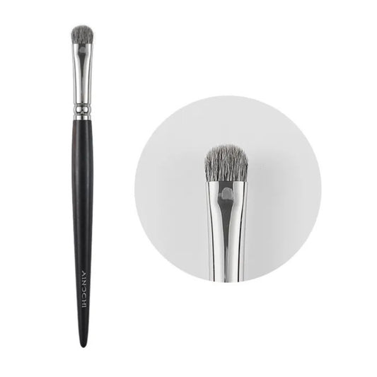Precision application brush for controlled color placement 1