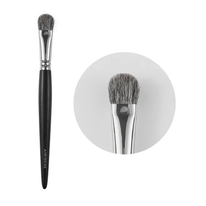 Professional eyeshadow brush for base shades 1