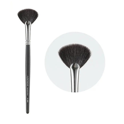 Professional fan brush for highlighter and contouring 1