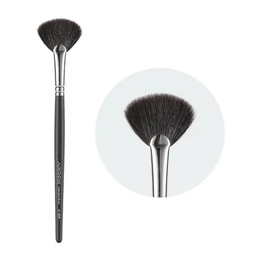 Professional fan brush for highlighter and contouring 1