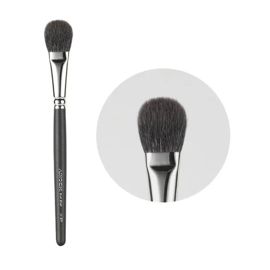 Soft goat hair makeup brush for a natural flush 1
