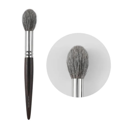 Soft tapered highlight brush for precise application 1