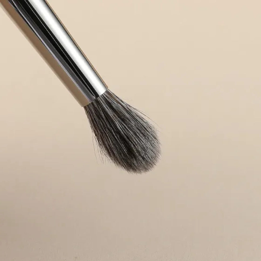 Ultra-soft squirrel hair highlighter brush 4