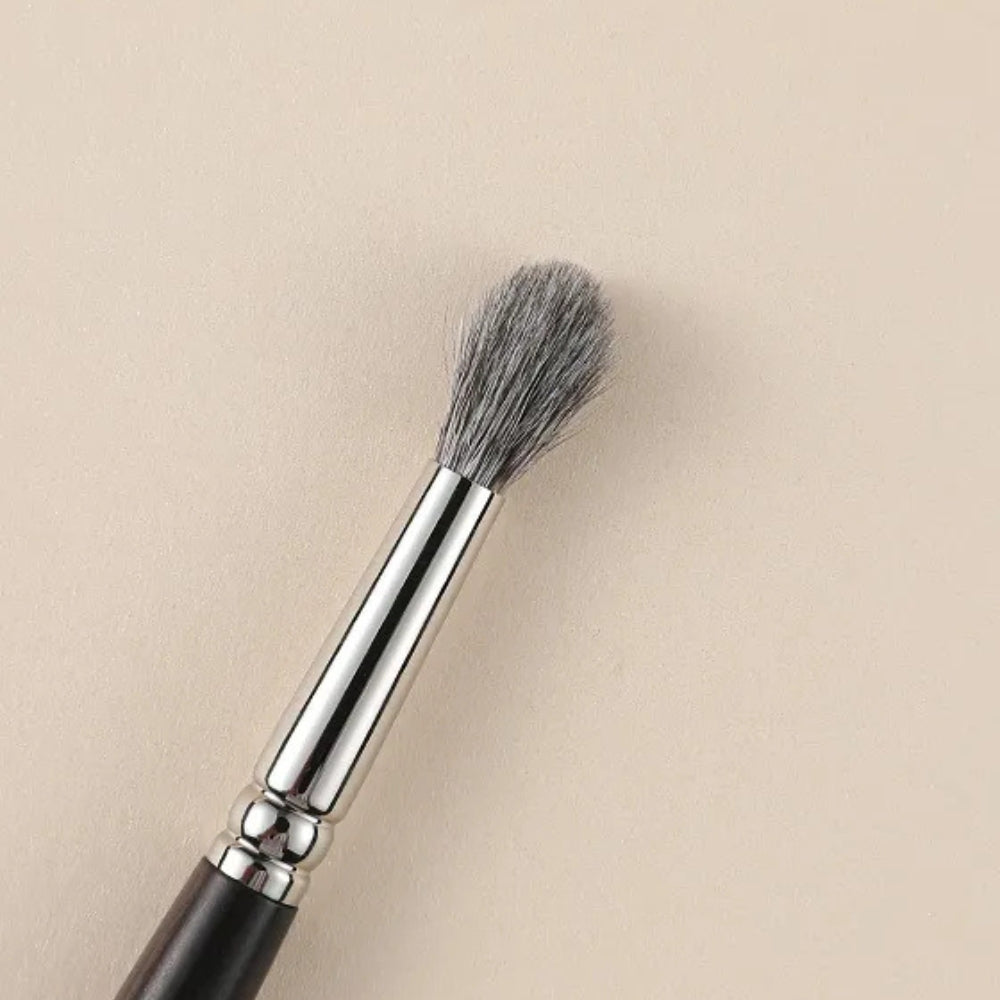 Ultra-soft squirrel hair highlighter brush 3