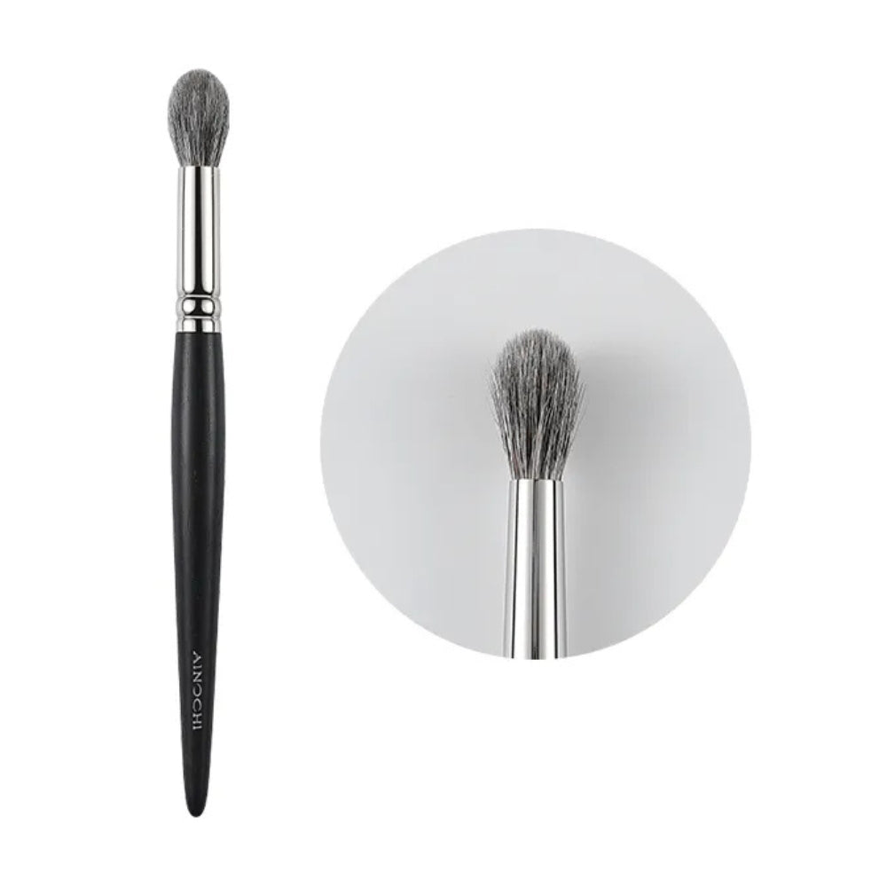 Ultra-soft squirrel hair highlighter brush 1