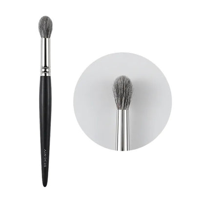 Ultra-soft squirrel hair highlighter brush 1