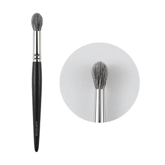 Ultra-soft squirrel hair highlighter brush 1