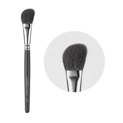 Professional contour brush for flawless definition 1