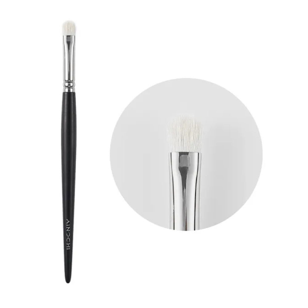 Professional small tapered eyeshadow brush 1