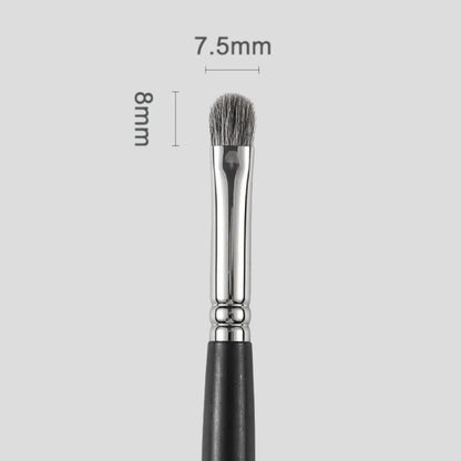 Professional eyeshadow brush for lash line detailing 2