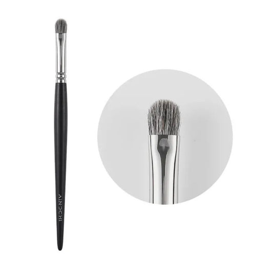 Professional eyeshadow brush for lash line detailing 1