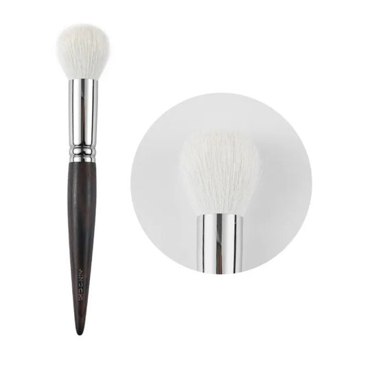 Professional blush brush with soft goat hair bristles 1
