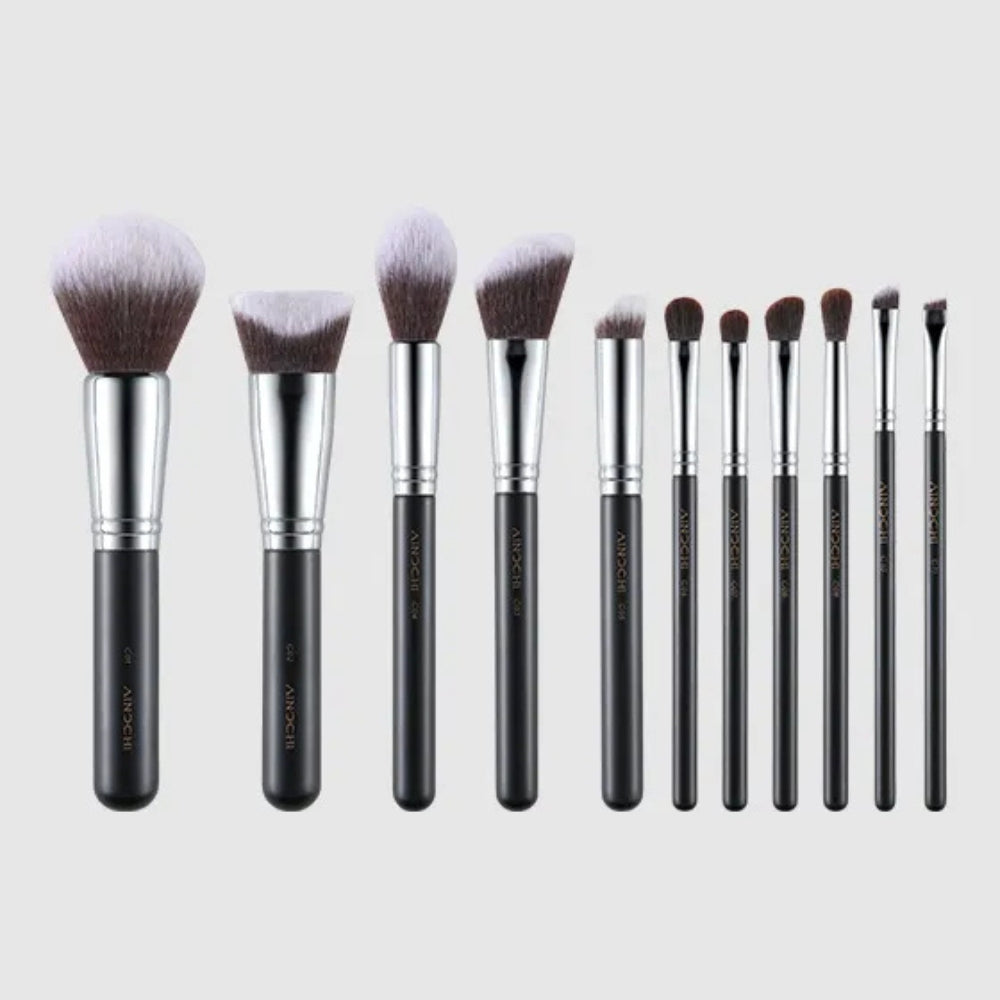 Travel-friendly lightweight makeup brush set 4