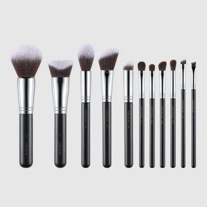 Travel-friendly lightweight makeup brush set 4