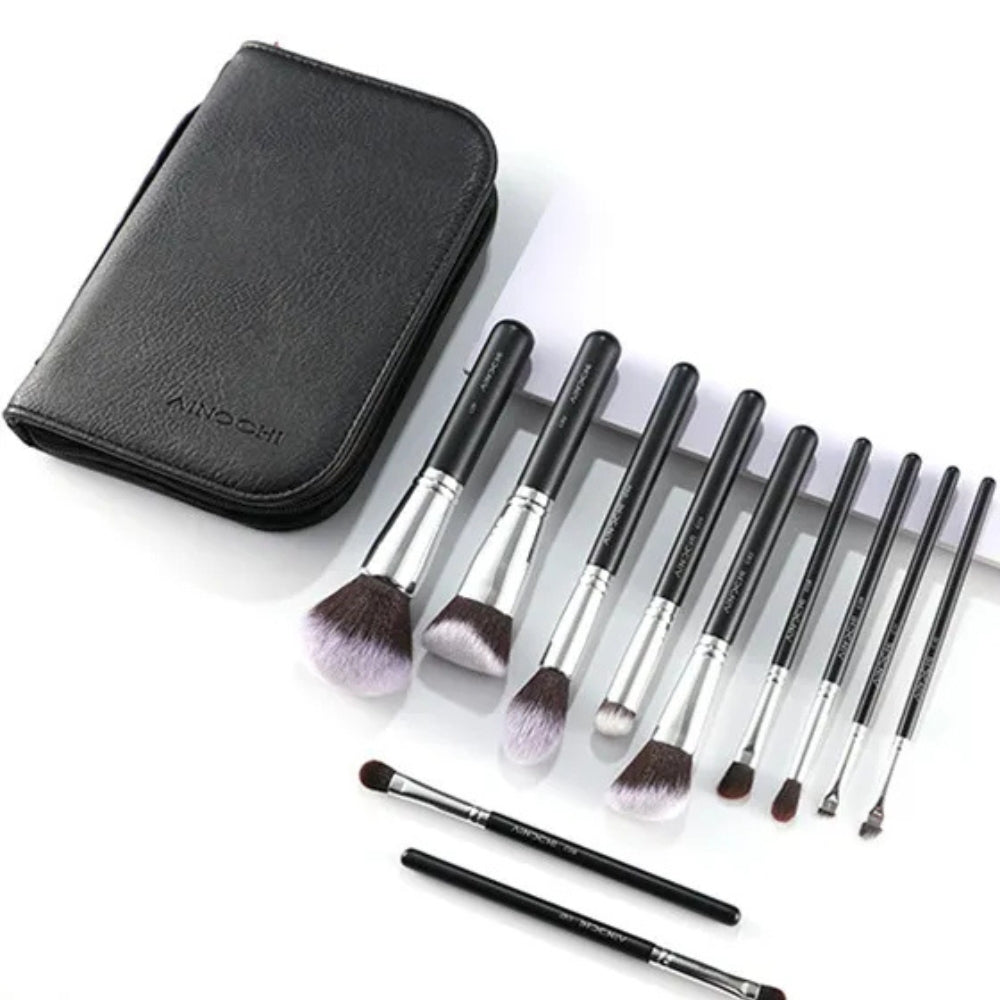 Travel-friendly lightweight makeup brush set 1