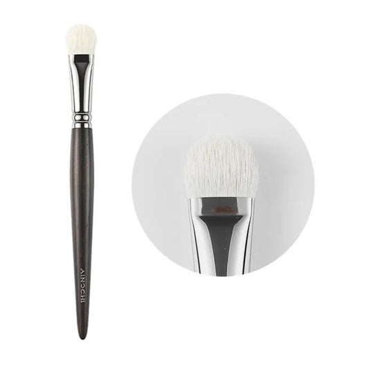 Pro makeup tool for seamless eyeshadow blending 1